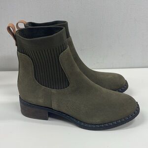 Gentle Souls by Kenneth Cole Women's Best Chelsea Sock Bootie in Green Size 7.5